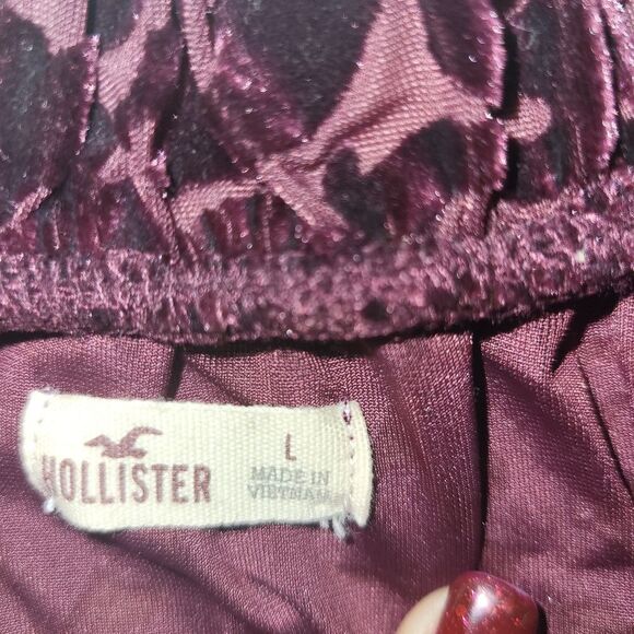 HOLLISTER Velvet off the shoulder top - Picture 2 of 2